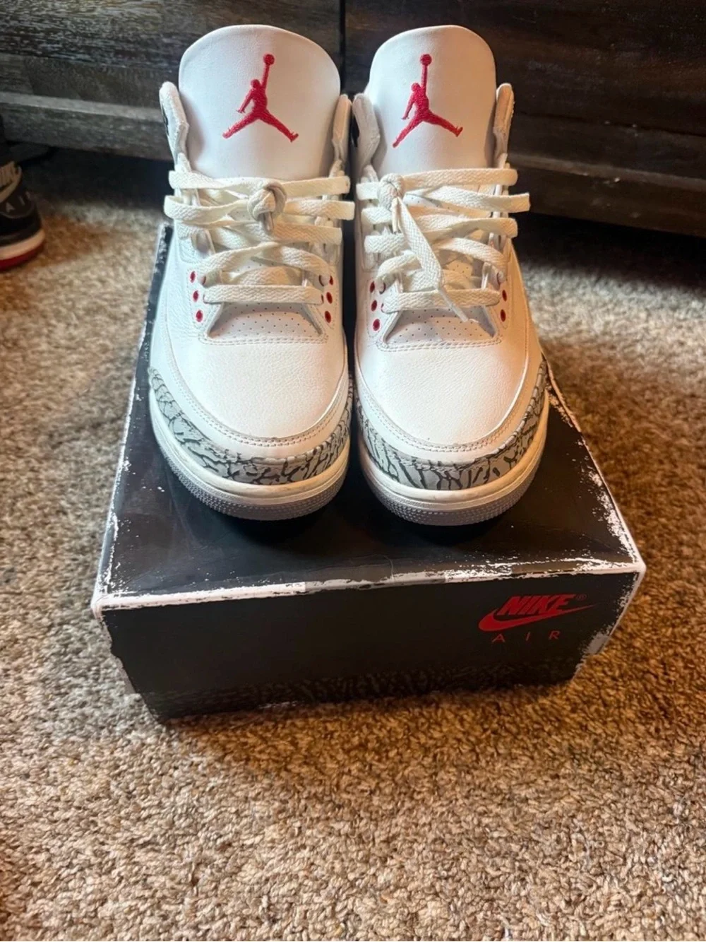 Jordan 3 white cements, comes with box, very clean shoe, quick shipping